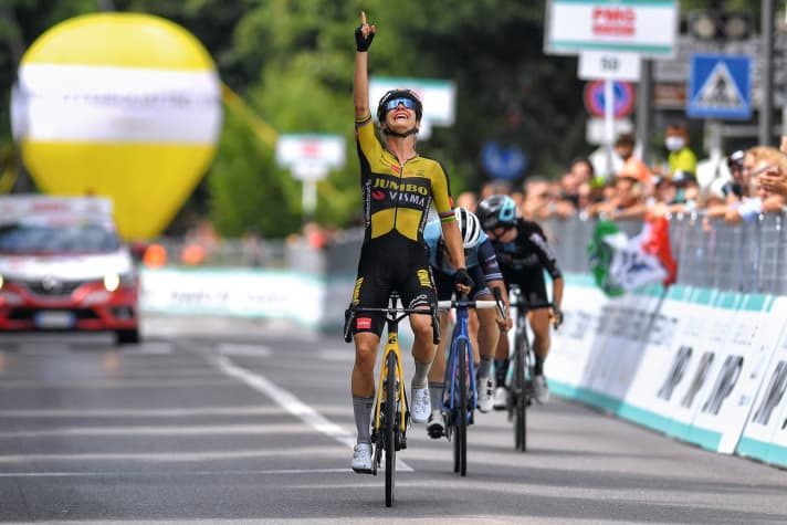 Marianne Vos est une coureuse aux multiples talents qui a déjà remporté des succès aussi bien sur la Cervélo S5 (comme sur la photo lors de la victoire d'étape du Giro 2021) que sur la R5.