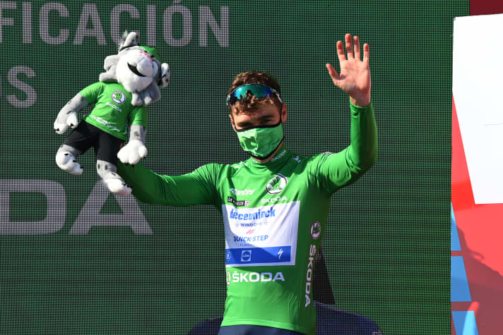 Fabio Jakobsen avec le <a href="https://www.awin1.com/cread.php?awinmid=13708&awinaffid=471469&clickref=T%20Gr%C3%BCnes%20Trikot%20La%20Vuelta&platform=dl&ued=https%3A%2F%2Fwww.bobshop.com%2Fde%2Fsantini%2Fla-vuelta-sprinttrikot-2023%2Fgruen%2F" target="_blank" rel="noopener noreferrer nofollow">maillot vert de la Vuelta</a>*.