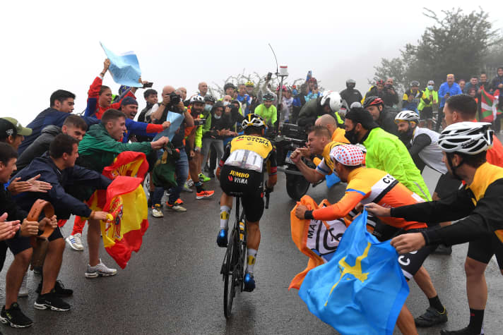 Vuelta-a-Espana-Primoz-Roglic-Lagos-de-Covadonga