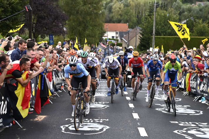 Remco Evenepoel (devant) avec Nils Politt dans son sillage lors des championnats du monde de cyclisme 2021