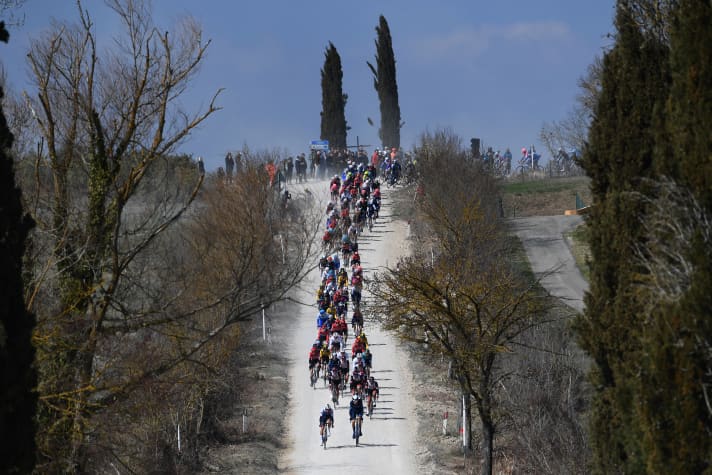 SIENA, ITALY - MARCH 05: The peloton passing through a gravel strokes sector during the Eroica - 16th Strade Bianche 2022 - Men's Elite a 184km one day race from Siena to Siena - Piazza del Campo 321m / #StradeBianche / #WorldTour / on March 05, 2022 in Siena, Italy. (Photo by Tim de Waele/Getty Images)