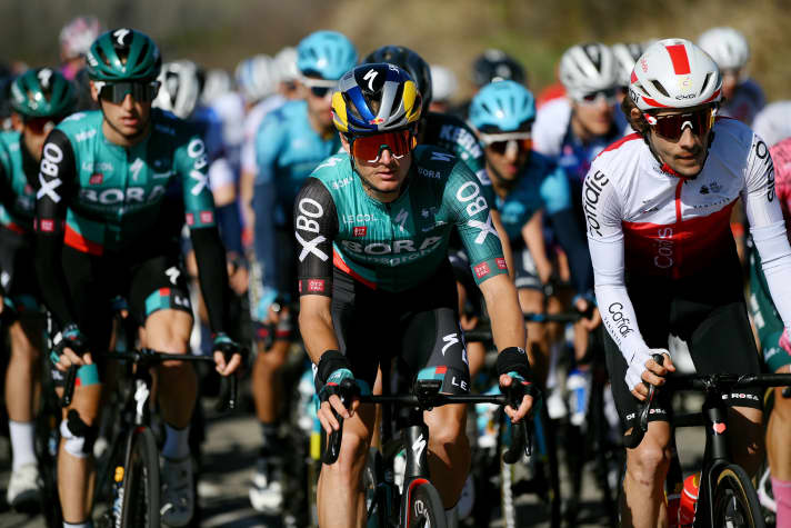 Anton Palzer (centre) at the Tour of Catalonia 2022