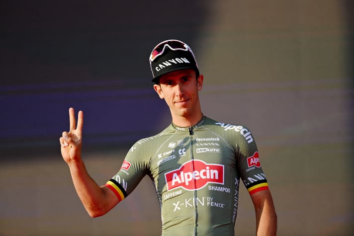 Lors du Giro d'Italia 2022, Dries De Bondt et l'équipe Alpecin-Fenix ont couru avec un maillot spécial.