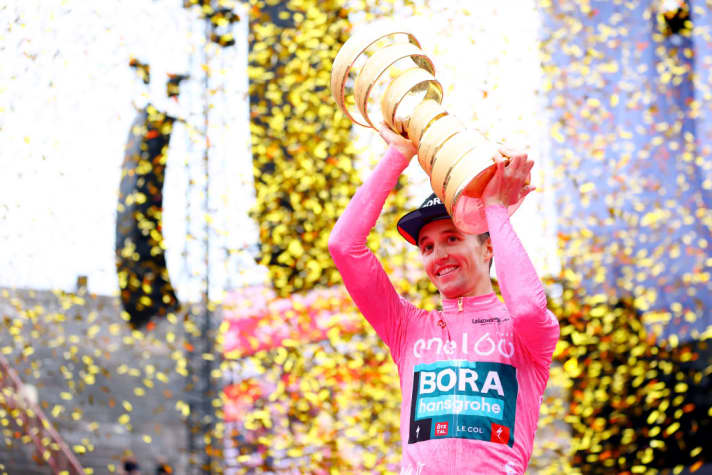 Giro-d-Italia-2022-Jai-Hindley-Trophy