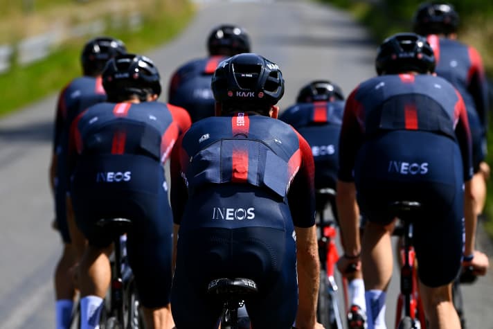 Team INEOS Grenadiers beim Training für die Tour de France 2022