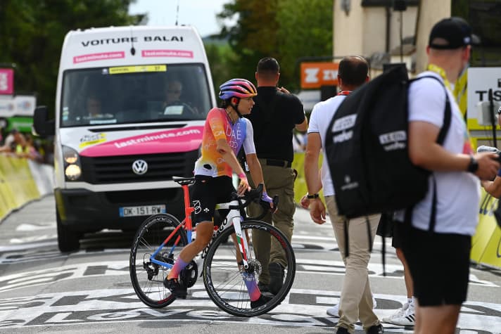 Sichtlich gezeichnet im Ziel der 2. Etappe: Ursa Pintar