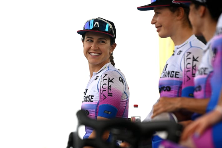 Kristen Faulkner lors de la présentation de l'équipe avant le départ du Tour de France Femmes