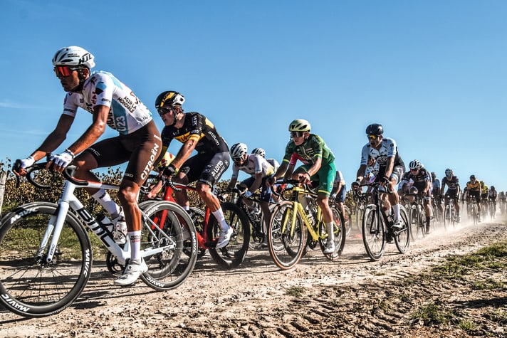 Leslie Lührs, ici en deuxième position lors de la course des moins de 23 ans Paris-Tours, aime les courses d'un jour classiques | en