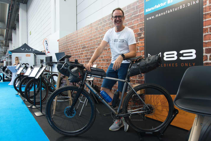 André rode the Tuscany Trail with the Vagabund Iron 2022. He brought his original set-up with him. The bike features a combination of Sram and Classified for a wide range of gears. Cyclite panniers and Fidlock bottles.
