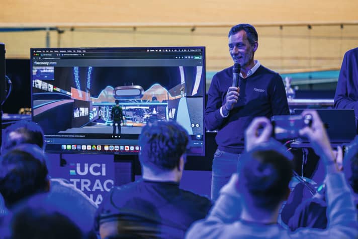 Francois Ribeiro stellt am 2. Dezember den digitalen Raum der TCL vor, das Metaverse