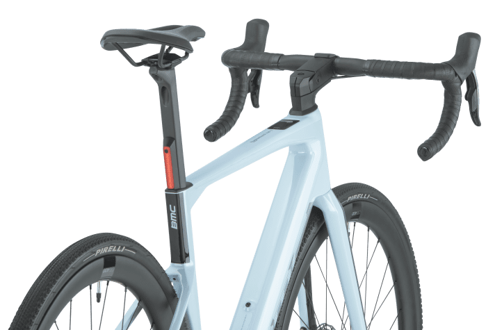 Lightweight: frame, fork and seat post are made of carbon.