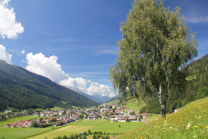 Das Etappenziel Sillian liegt inmitten sattgrüner Wiesen auf 1200 Metern Höhe im oberen Pustertal