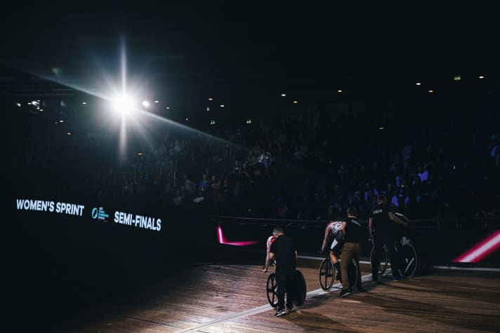 The Track Champions League, here at the Velodrom Berlin, presents its athletes like the cult programme
programme "disco" presented its pop stars