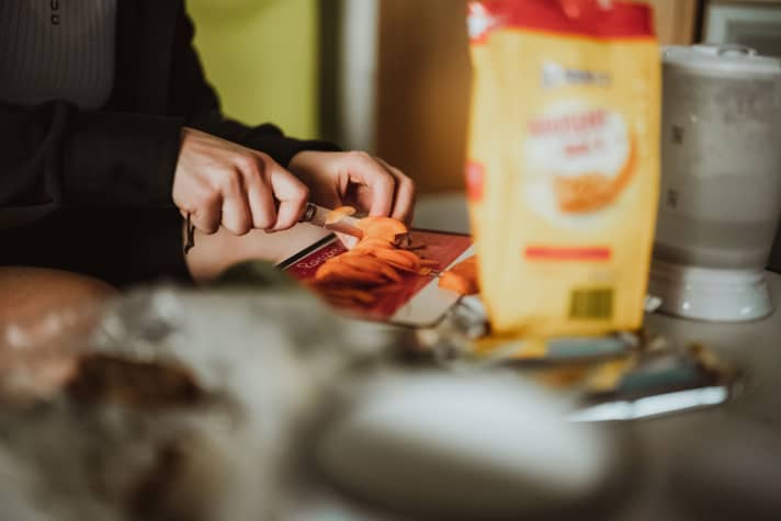 Cycling makes you hungry: after the first ride, there is enough time to prepare food for the night. Couscous salad with vegetables was on the menu.