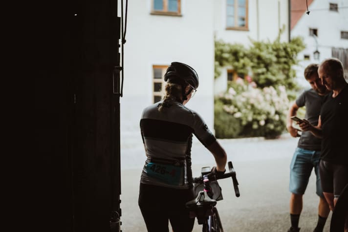 A constant coming and going: While some are analysing their lap times, others are already getting ready for their next lap.