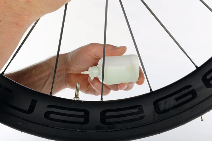 Tubeless-Rennrad-Reifenpanne-Dichtmilch