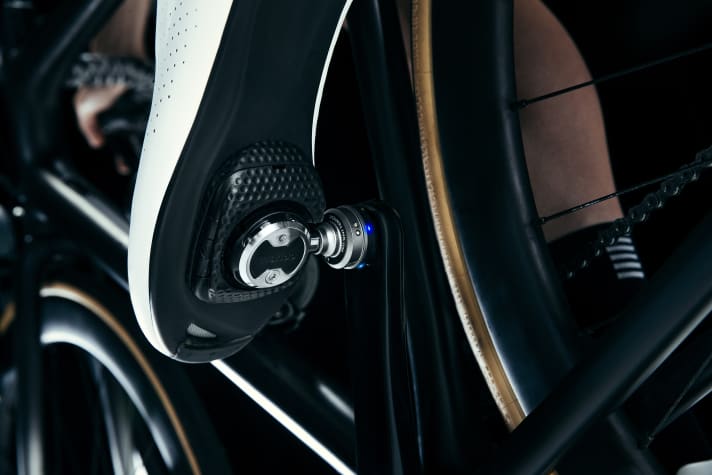 Disponible en pack : le Wahoo Kickr Rollr avec pédale de wattmètre unilatérale.