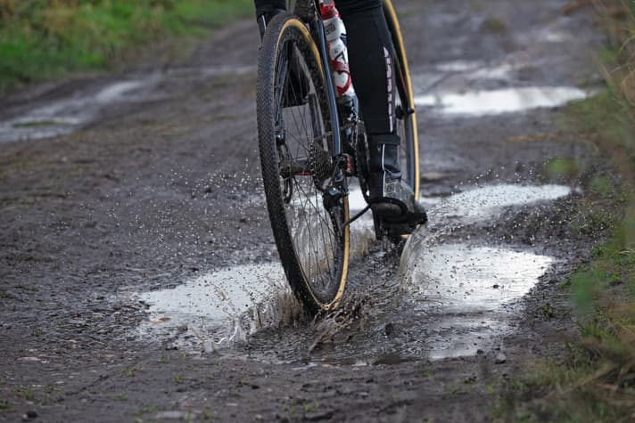 Driving through a puddle on a muddy country lane in Pelkum (Datteln)