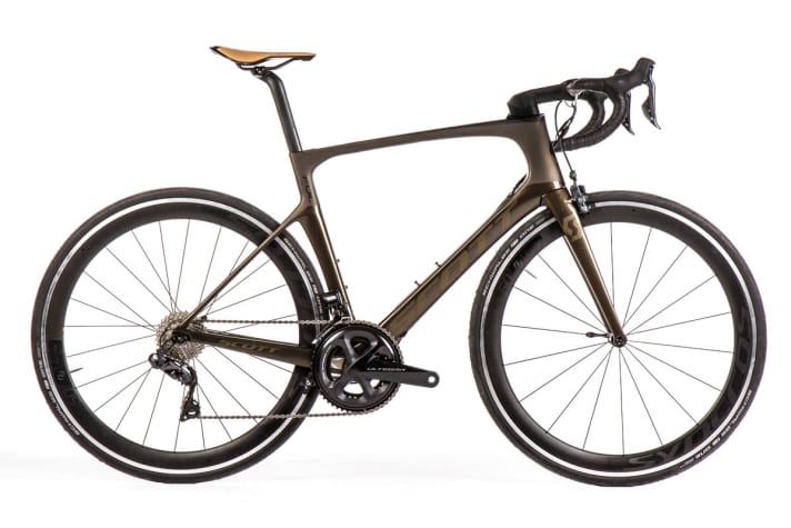 The Scott Foil 10 sits between the aero and long-distance suspension bike categories, making it an ideal all-rounder.