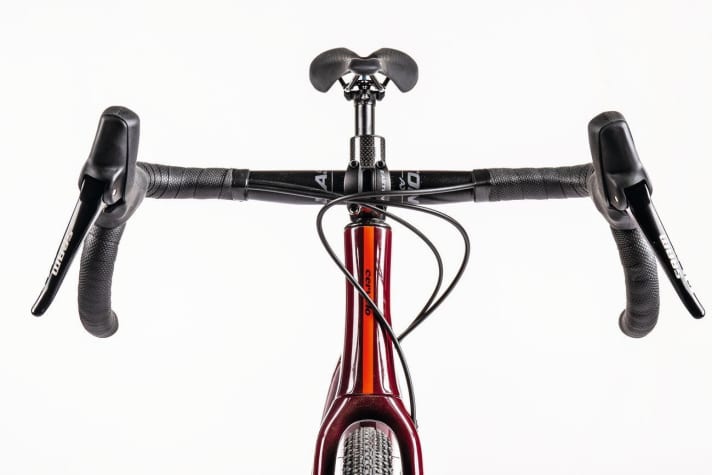 Les guidons Flare sont des guidons de vélo de course dont les poignées inférieures sont orientées vers l'extérieur et qui sont souvent montés sur les vélos de course.