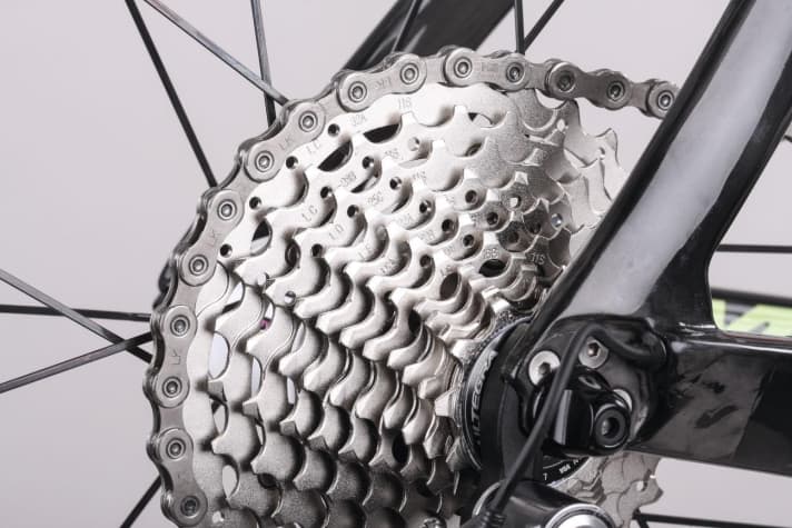   Spread: A sprocket set suitable for mountain riding requires larger jumps between the gears.