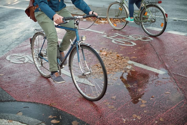 En cas d'humidité ou de pollution, comme ici par des feuilles mortes, vous devez adapter votre vitesse.