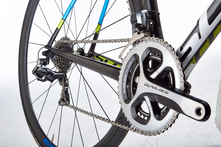   Scott Addict: The classy team offshoot comes very close to the originals. The pros don't ride better material either.