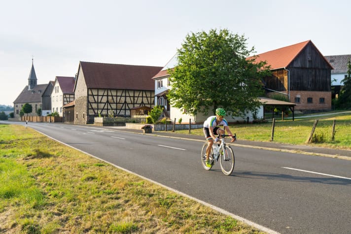   Des routes très fines, un grand calme : typique du Vogelsberg...