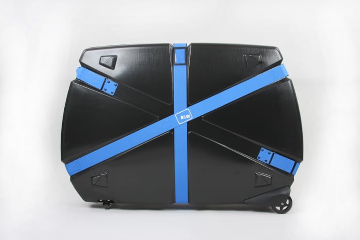   It would be practical if the Bike.Guard Curv from Storck had a handle for better handling during flight.