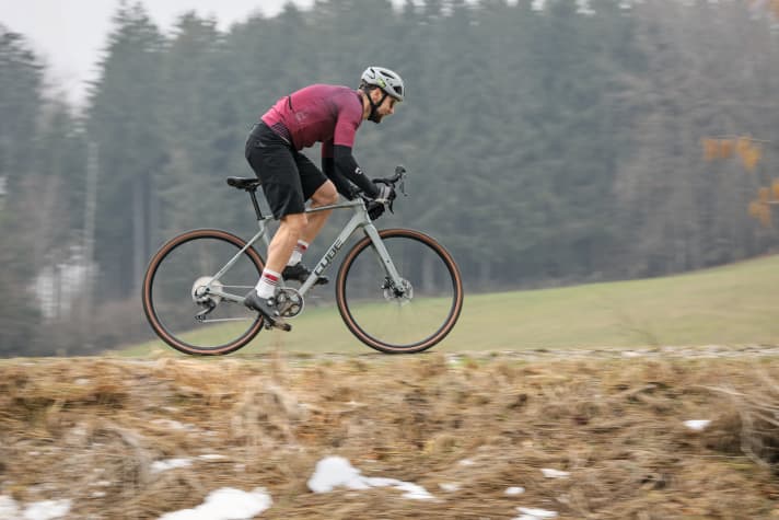 Das Cube ist das leichteste Gravelbike im Test