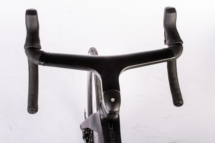 Everything tidy: the cockpit of the Benotti Aero racing bike.