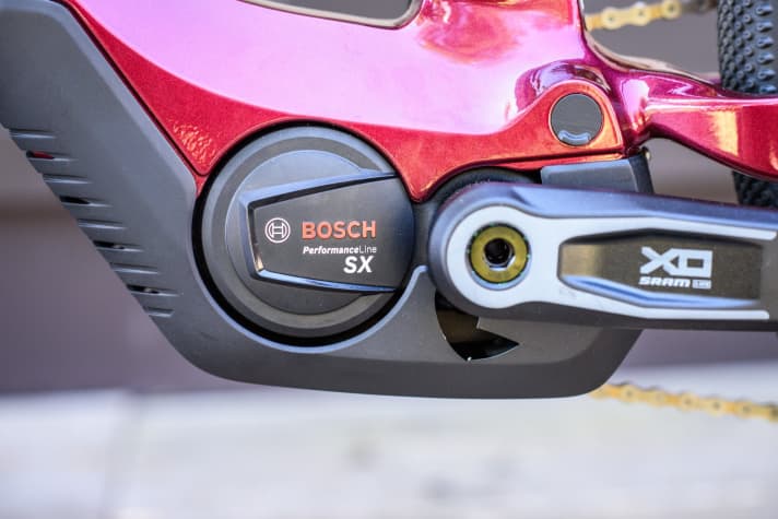 Der Bosch Performance SX Motor liefert bis zu 600 Watt.