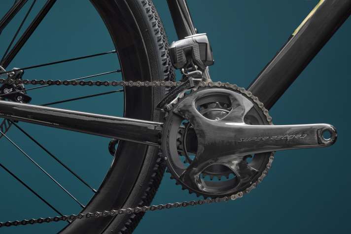 The Allroad version of the Super Record 13 comes with two chainrings