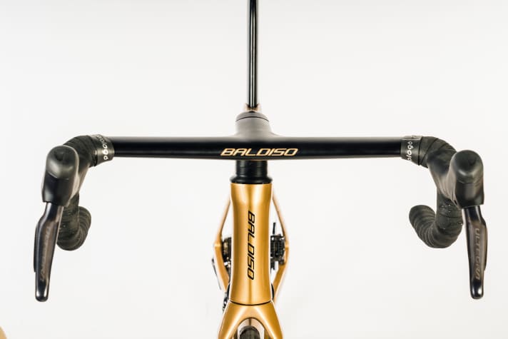 Eine kleine "Kinderkrankheit" sind rasselnde Leitungen im Cockpit