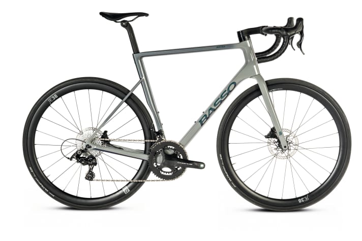 Basso Astra im TOUR Test Rennr der mit mechanischer Schaltung TOUR