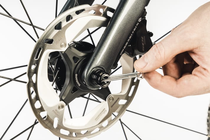 Aucun outil n'est nécessaire pour le démontage des roues grâce à des axes de roue spéciaux.
