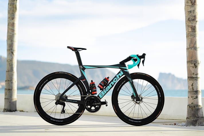 Das Bianchi Oltre RC Profi-Bike, das Arkea-Samsic 2023 fährt.