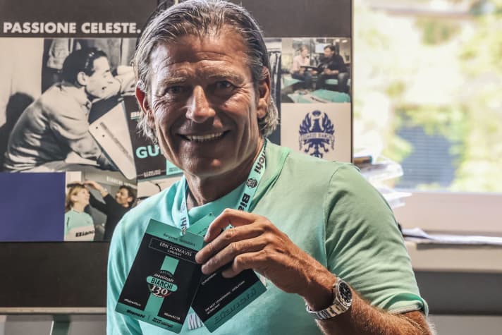 "Beaucoup achètent déjà leur quatrième ou cinquième vélo de course chez moi". ~ Erik Schmauss, directeur de Servizio Corsa