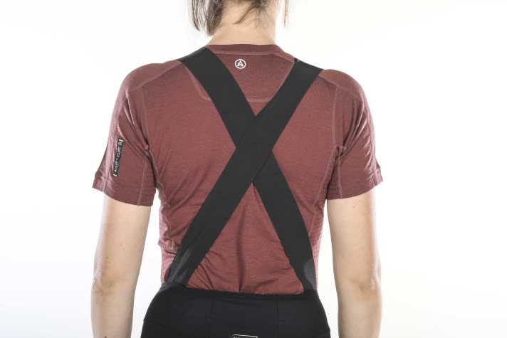 The comfortably wide straps can also be crossed at the front if desired