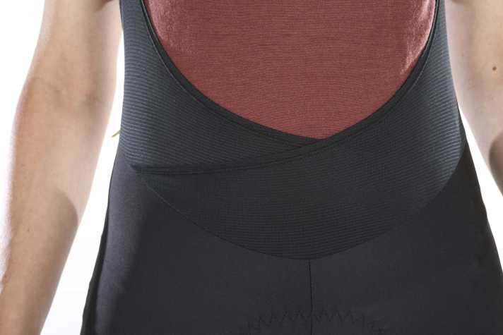 Das weiche Mesh am Bauch trägt sich angenehm und verhindert, dass der Bund einschneidet