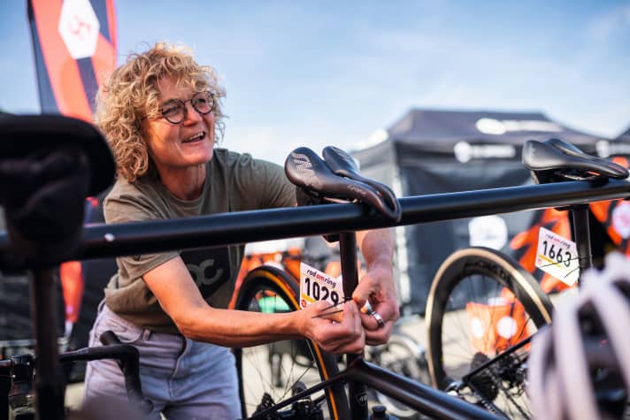 Katrin Blüm-Beck wird später für lange Zeit deutlich gequälter lächeln