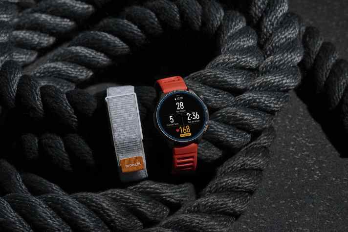 Der Helio Strap arbeitet mit optimal mit der Amazfit Smartwatch zusammen.