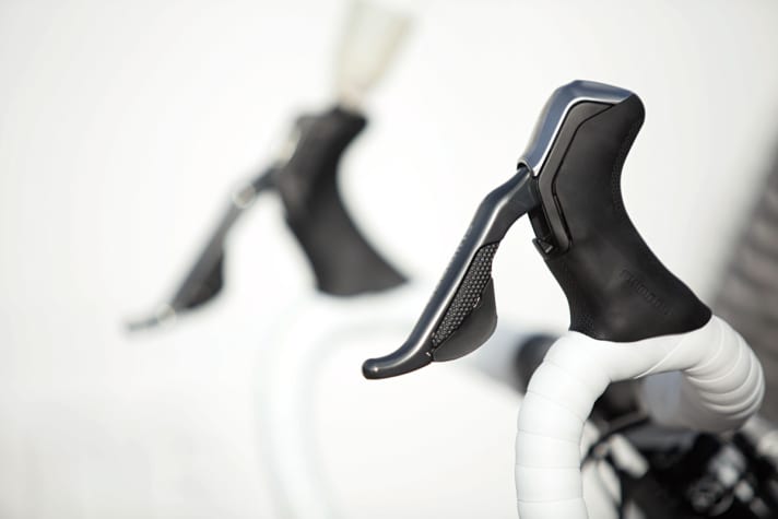   The compact levers have an excellent grip.