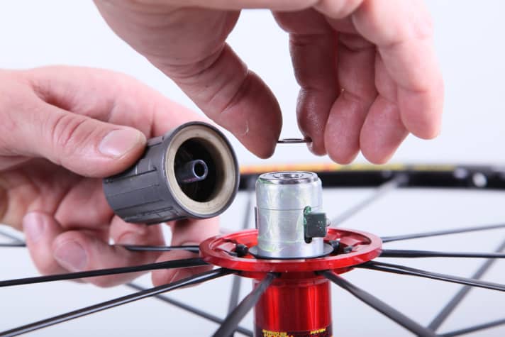   12 steps and the Mavic hub is ready for winter