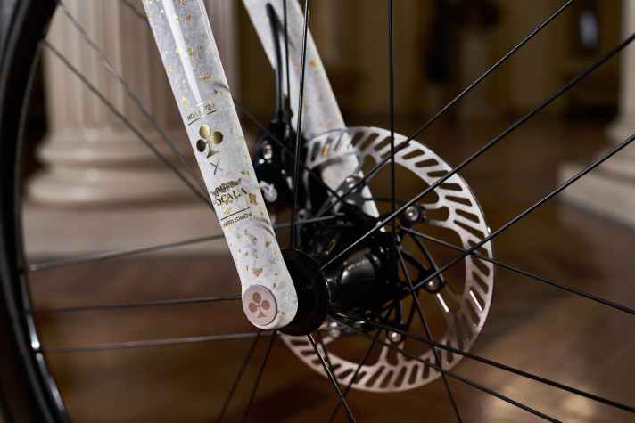 The elegant look of the special edition La Scala, limited to 72 numbered pieces, is inspired by the famous Teatro alla Scala opera house in Milan