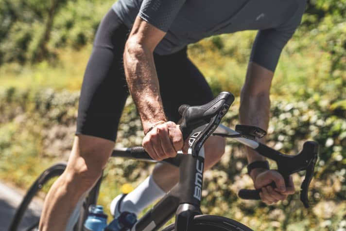 La nouvelle Super Record n'a plus de levier de pouce pour changer de vitesse.