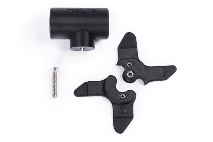 Inclus dans le kit : Une vis et la plaque de base qui se fixe à la sacoche de guidon Aero.