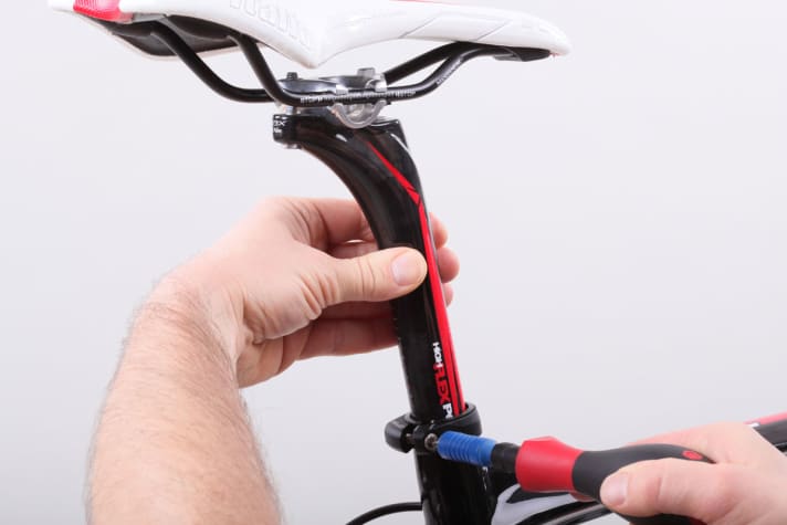   Bequem sitzen in 12 Schritten. TOUR zeigt Ihnen, wie Sie Sattelhöhe und -position optimal einstellen.