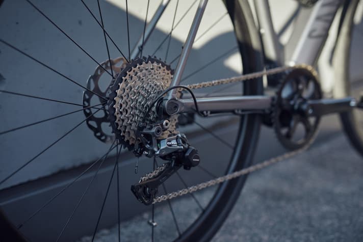   Bien équipé : l'Endurace:On est équipé du groupe Gravel GRX de Shimano.