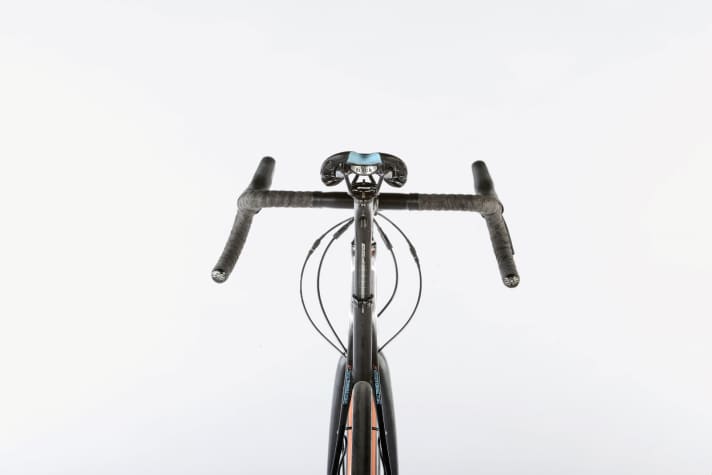   GT Grade : Le guidon inhabituel montre que le Grade ne veut pas être un vélo de course normal.